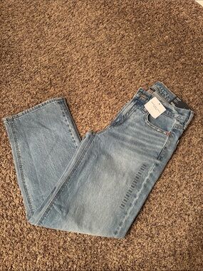 AE Women’s High-Rise Strigid Jeans
